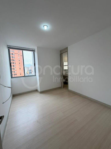Apartamento en arriendo en Lalinde, Medellín · foto 14 de 21