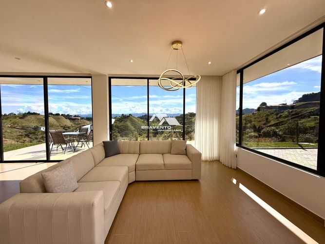 Casa de 4 alcobas en venta en Rio Abajo, Rionegro, 320 m² · foto 2 de 24