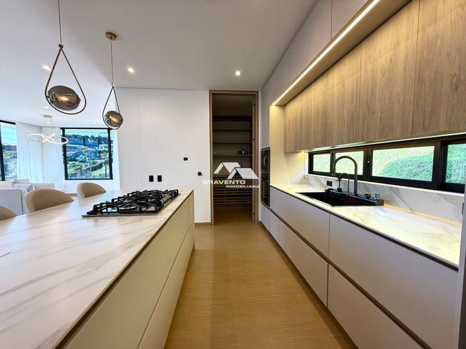 Casa de 4 alcobas en venta en Rio Abajo, Rionegro, 320 m² · foto 6 de 24