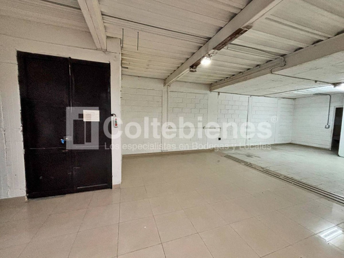 Building in Laureles (1368 m²) for Sale - 2