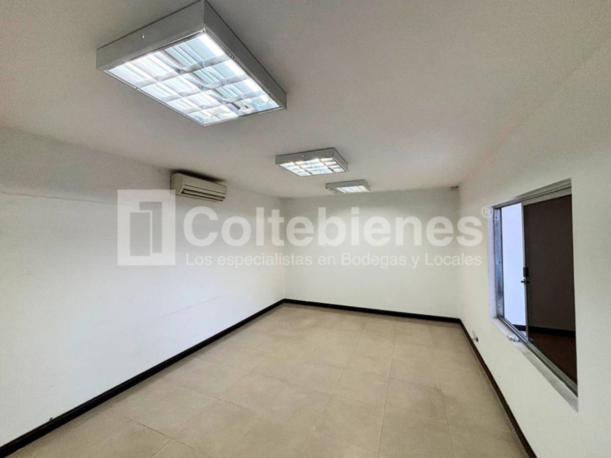 Building in Laureles (1368 m²) for Sale - 3