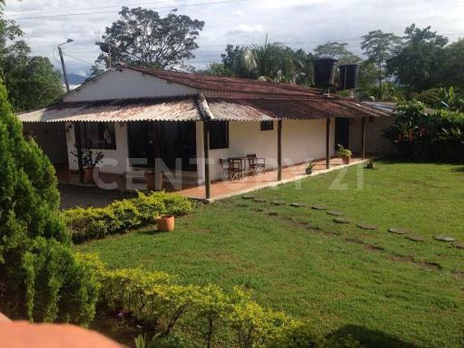 Casa de 3 alcobas en venta en Cairo Bajo, Villavicencio, 212 m² · foto 2 de 16