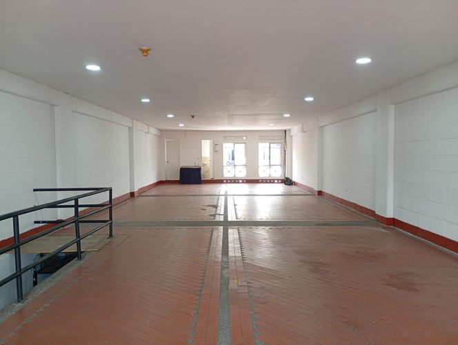 Bodega en arriendo en Cristo Rey, Medellín, 160 m² · foto 3 de 11