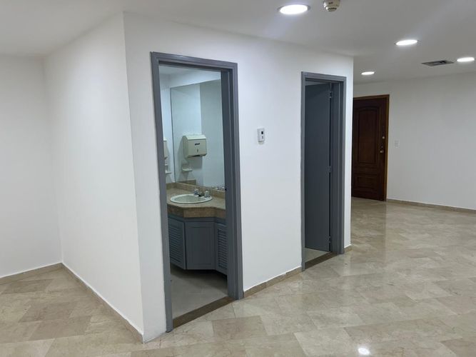 Oficina en arriendo en El Poblado, Medellín, 64 m² · foto 8 de 13