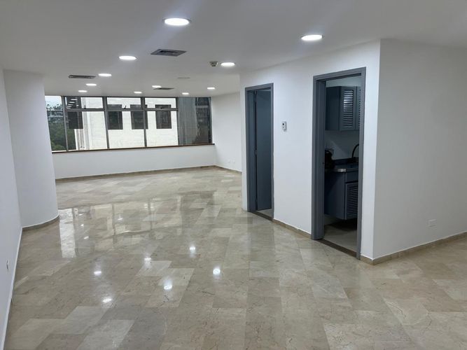 Oficina en arriendo en El Poblado, Medellín, 64 m² · foto 2 de 13