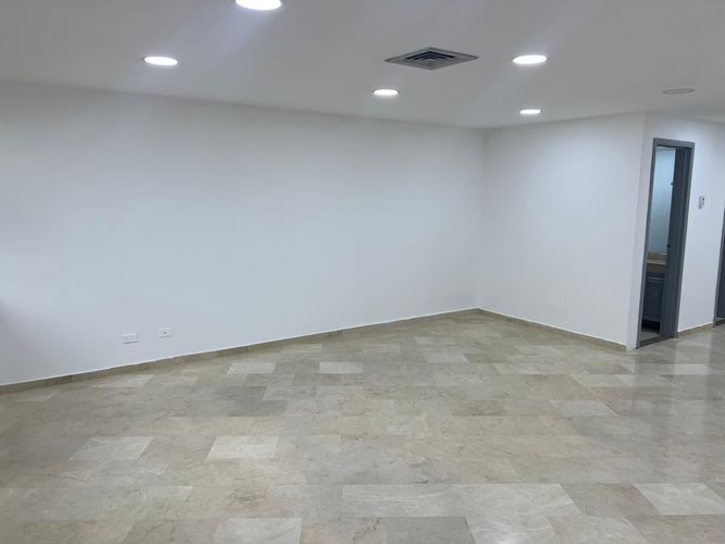 Oficina en arriendo en El Poblado, Medellín, 64 m² · foto 4 de 13