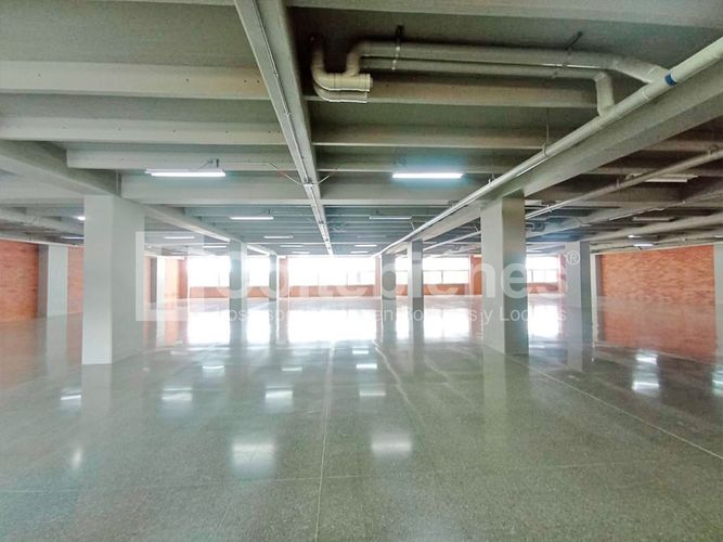 Local en arriendo en El Poblado, Medellín, 924 m² · foto 5 de 20