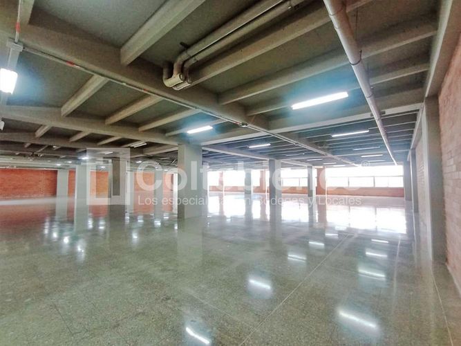 Local en arriendo en El Poblado, Medellín, 924 m² · foto 6 de 20