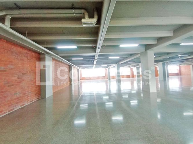 Local en arriendo en El Poblado, Medellín, 924 m² · foto 7 de 20