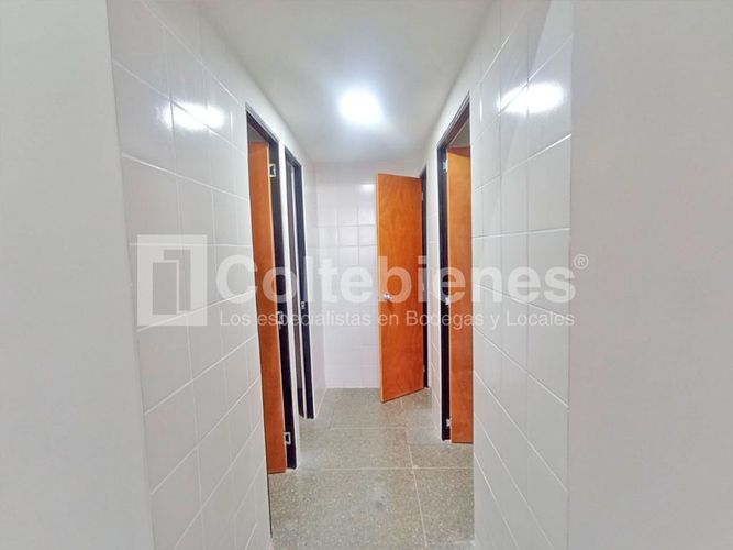 Local en arriendo en El Poblado, Medellín, 924 m² · foto 9 de 20