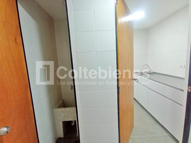 Local en arriendo en El Poblado, Medellín, 924 m² · foto 10 de 20