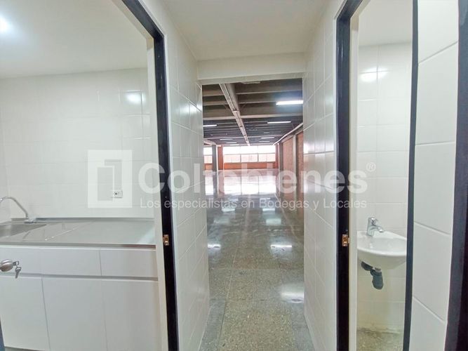 Local en arriendo en El Poblado, Medellín, 924 m² · foto 12 de 20
