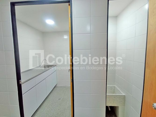 Local en arriendo en El Poblado, Medellín, 924 m² · foto 14 de 20