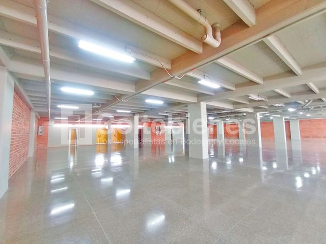 Local en arriendo en El Poblado, Medellín, 924 m² · foto 17 de 20