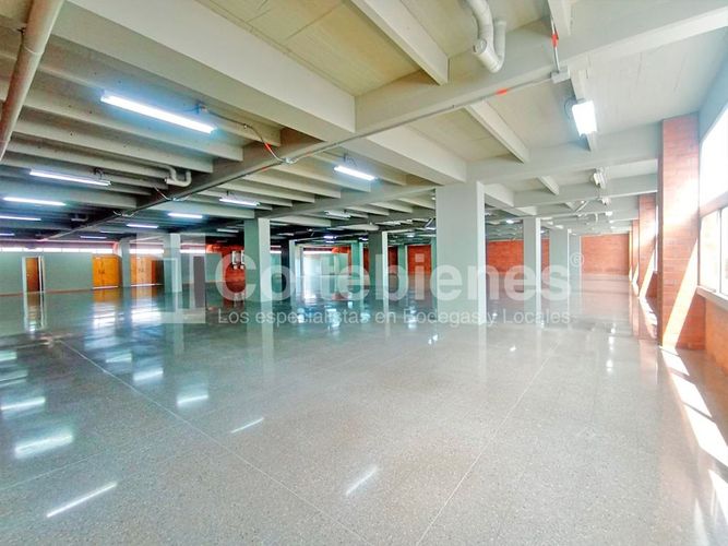 Local en arriendo en El Poblado, Medellín, 924 m² · foto 18 de 20