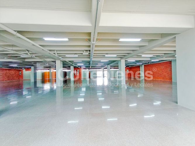 Local en arriendo en El Poblado, Medellín, 924 m² · foto 19 de 20