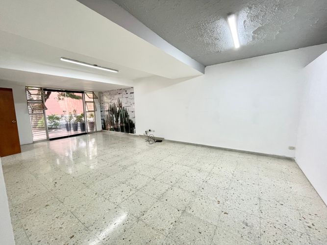 Casa de 6 alcobas en venta en San Vicente, Cali, 274 m² · foto 2 de 15