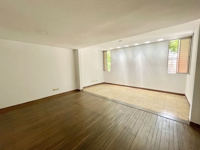 Casa de 6 alcobas en venta en San Vicente, Cali, 274 m² · foto 3 de 15