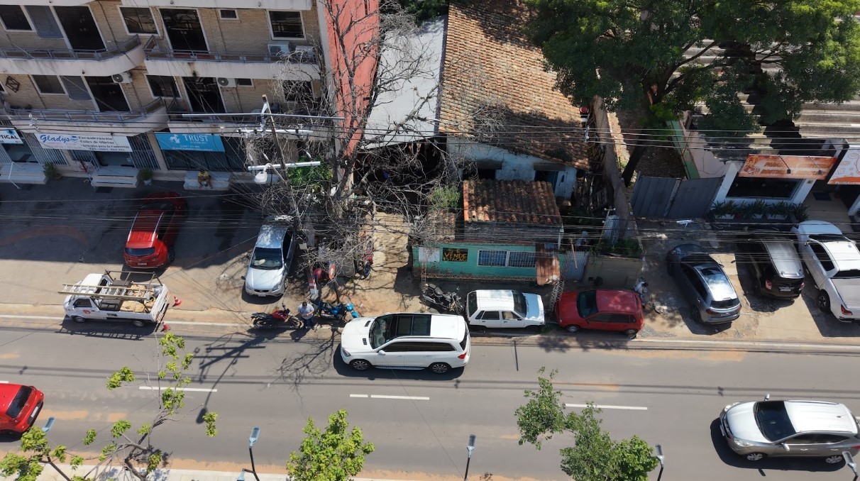 Terreno en punto estratégico para inversión sobre Av. Cacique Lambaré — foto 3