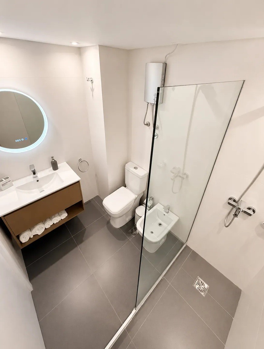 ALQUILER AMUEBLAD EN POCITOS, MONO AMBIENTE EN PISO 1, MODERNO, SEGURIDAD 24HS SUM, LAVADERO, GYM · Foto 8