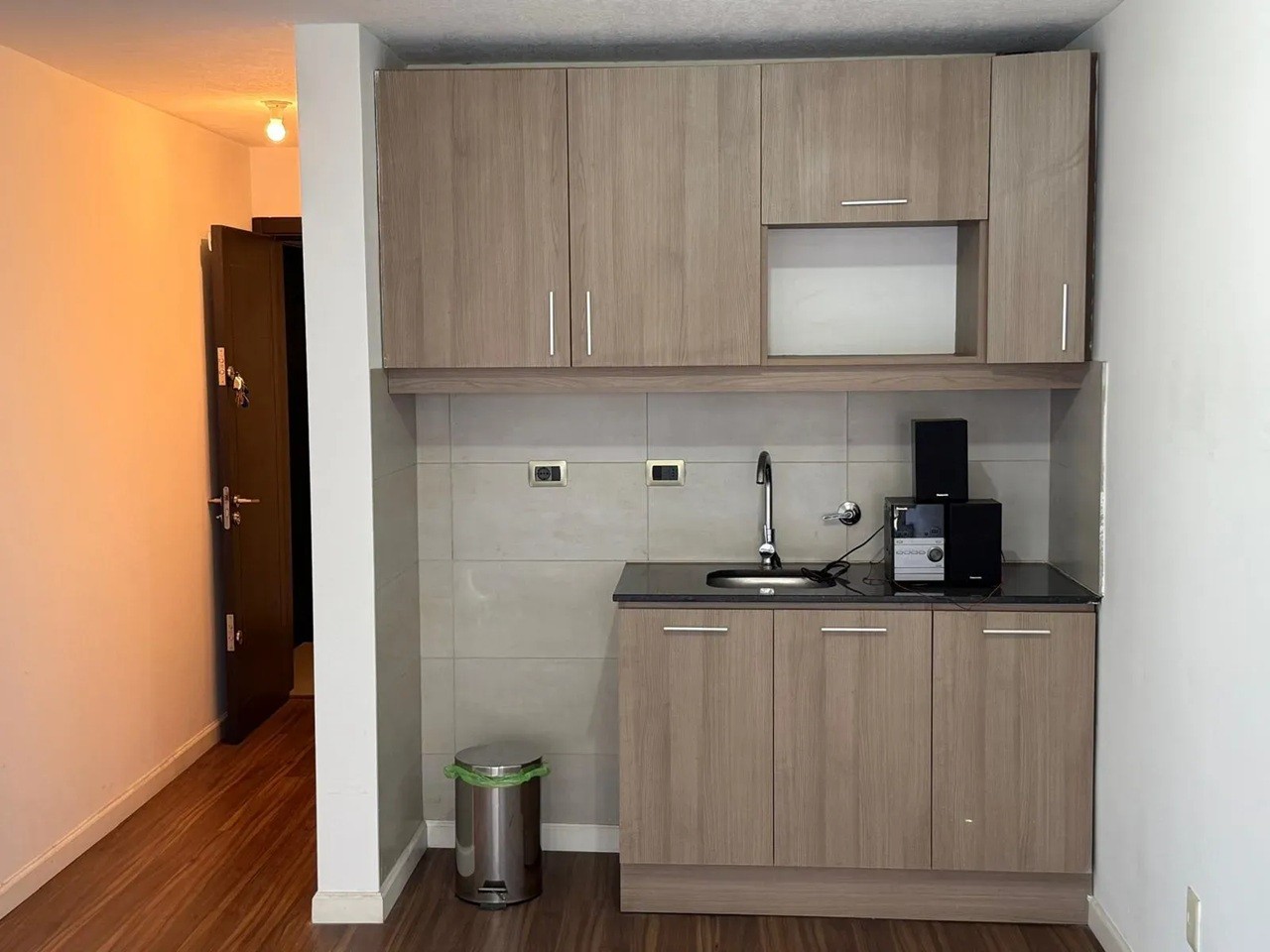 ALQUILER MONO AMBIENTE EN PARQUE RODO, PISO 2 AL FRENTE, BALCON, COCHERA INCLUIDA, SEGURIDAD 24HS, SUM
