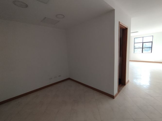 Oficina en arriendo en El Poblado, Medellín, 39 m² · foto 6 de 7