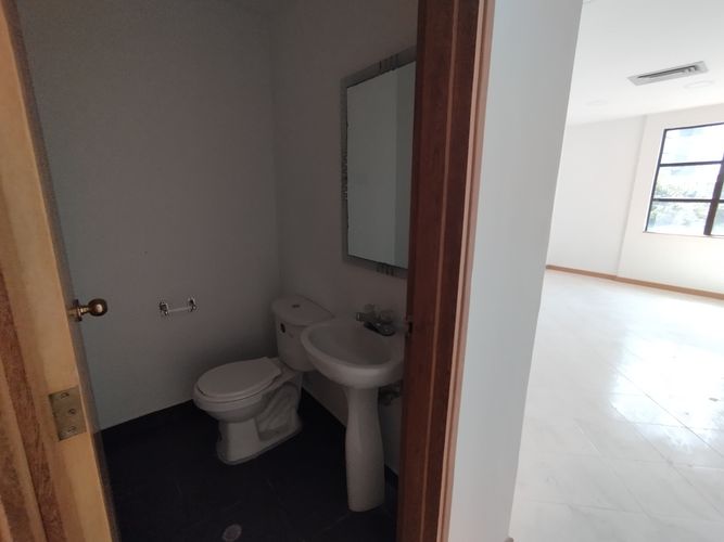 Oficina en arriendo en El Poblado, Medellín, 39 m² · foto 7 de 7