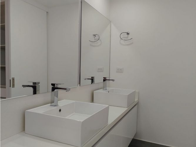 Casa de 6 alcobas en venta en Berlin, Armenia, 597 m² · foto 12 de 24