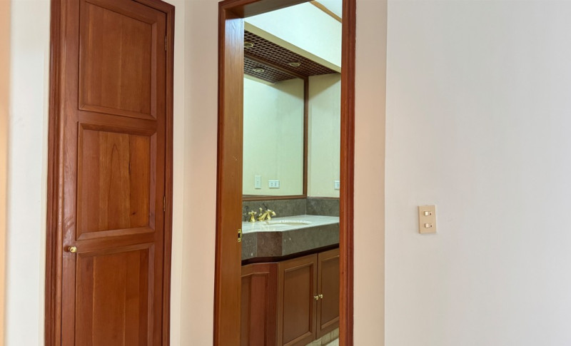 Apartamento en arriendo en Los Rosales, Bogotá · foto 5 de 24