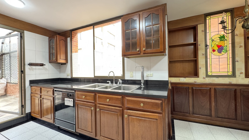 Apartamento en arriendo en Los Rosales, Bogotá · foto 18 de 24