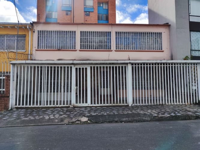 Casa de 4 alcobas en venta en San Luis, Bogotá, 272 m² · foto 2 de 21
