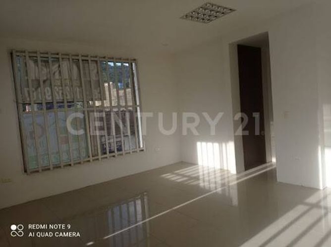 Edificio en venta en Barzal Bajo Sur, Villavicencio, 320 m² · foto 2 de 12