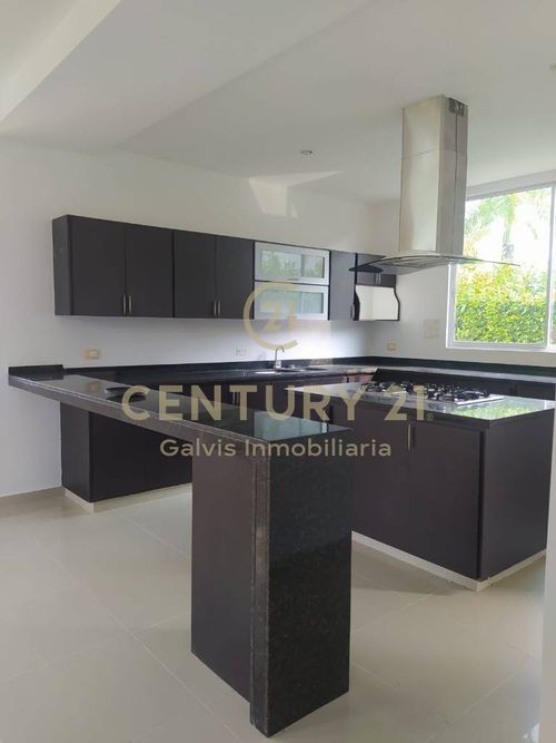 Casa de 5 alcobas en venta en Apiay, Villavicencio, 360 m² · foto 4 de 23