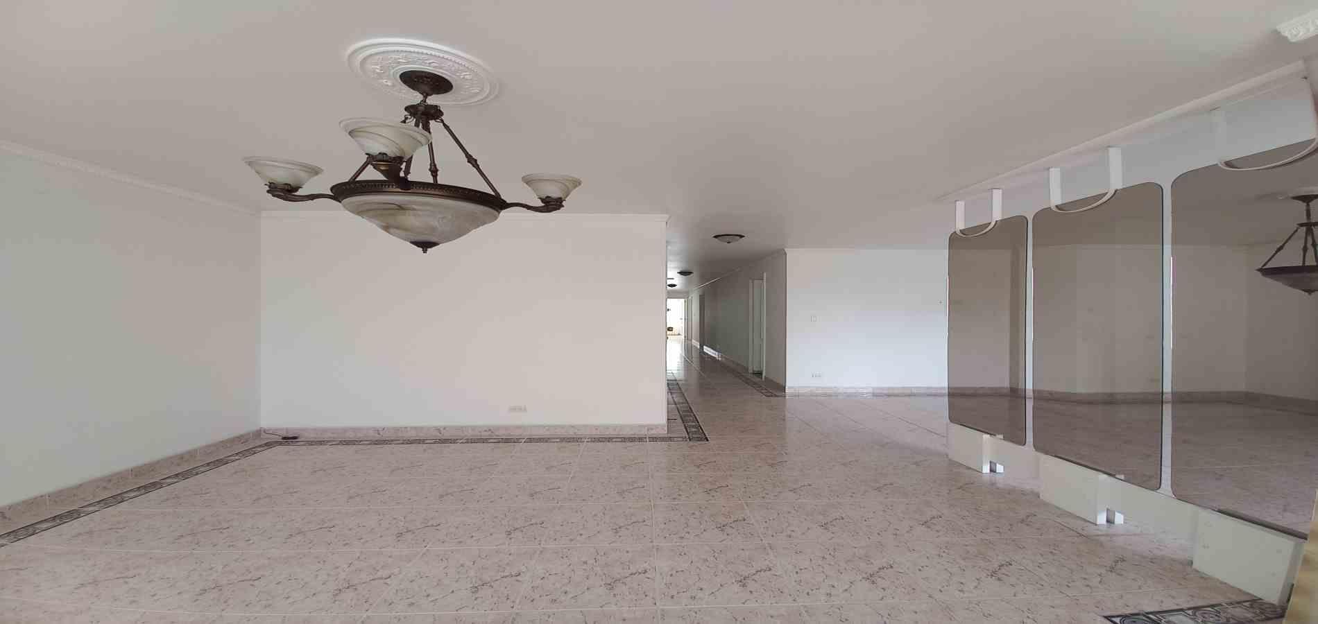 Apartamento en venta en Sector Galeria Central, Pereira · foto 2 de 24