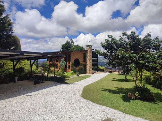Casa de 2 alcobas en arriendo en San Antonio, Guarne, 160 m² · foto 2 de 24