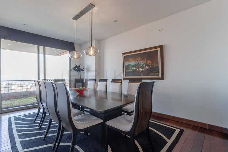 Apartamento de 3 alcobas en venta en Los Rosales, Bogotá, 301 m² · foto 3 de 24