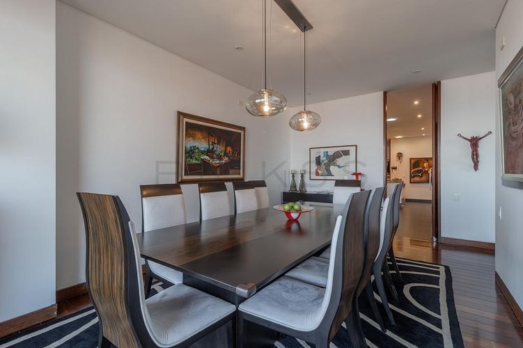 Apartamento de 3 alcobas en venta en Los Rosales, Bogotá, 301 m² · foto 4 de 24