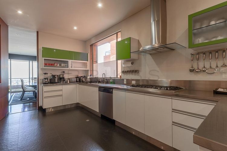 Apartamento de 3 alcobas en venta en Los Rosales, Bogotá, 301 m² · foto 6 de 24