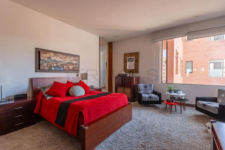Apartamento de 3 alcobas en venta en Los Rosales, Bogotá, 301 m² · foto 8 de 24