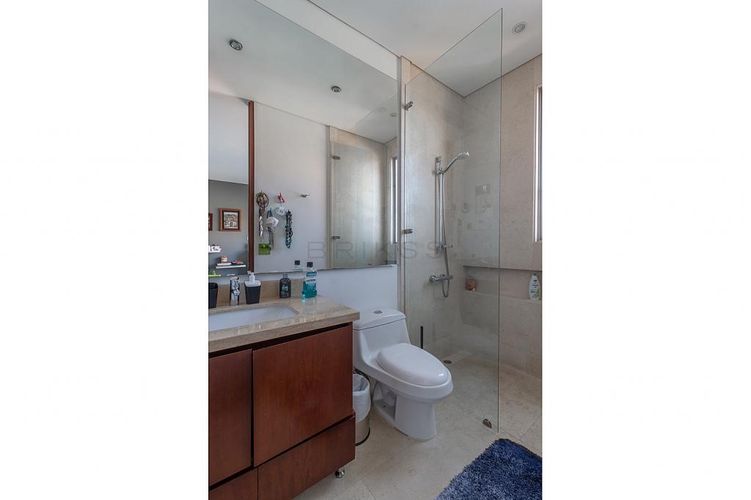 Apartamento de 3 alcobas en venta en Los Rosales, Bogotá, 301 m² · foto 17 de 24