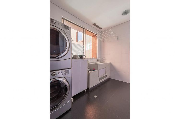 Apartamento de 3 alcobas en venta en Los Rosales, Bogotá, 301 m² · foto 19 de 24