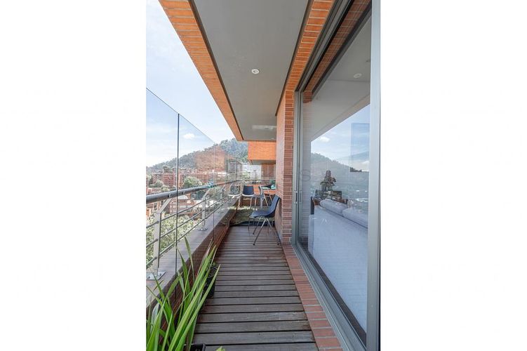 Apartamento de 3 alcobas en venta en Los Rosales, Bogotá, 301 m² · foto 21 de 24
