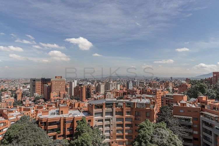 Apartamento de 3 alcobas en venta en Los Rosales, Bogotá, 301 m² · foto 22 de 24