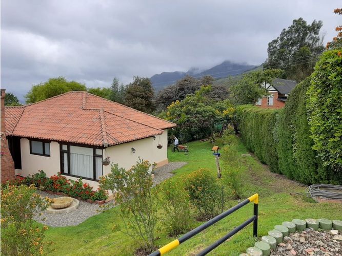 Casa de 4 alcobas en venta en Aposentos, Sopó, 230 m² · foto 2 de 19