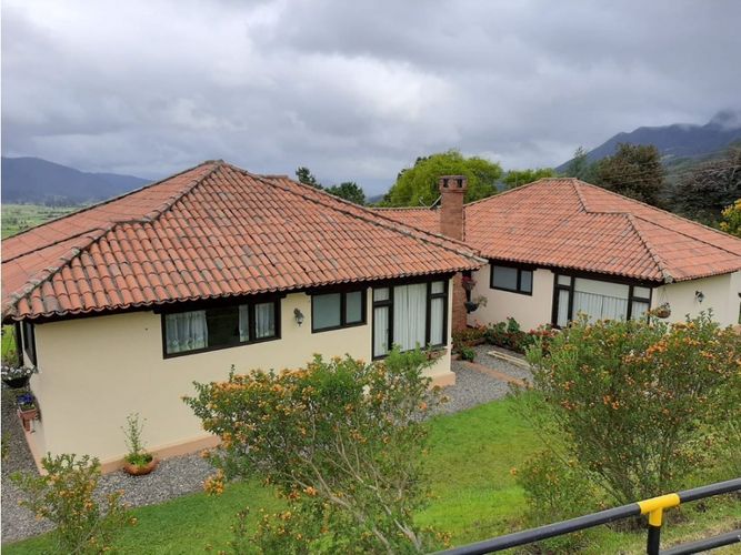 Casa de 4 alcobas en venta en Aposentos, Sopó, 230 m² · foto 3 de 19