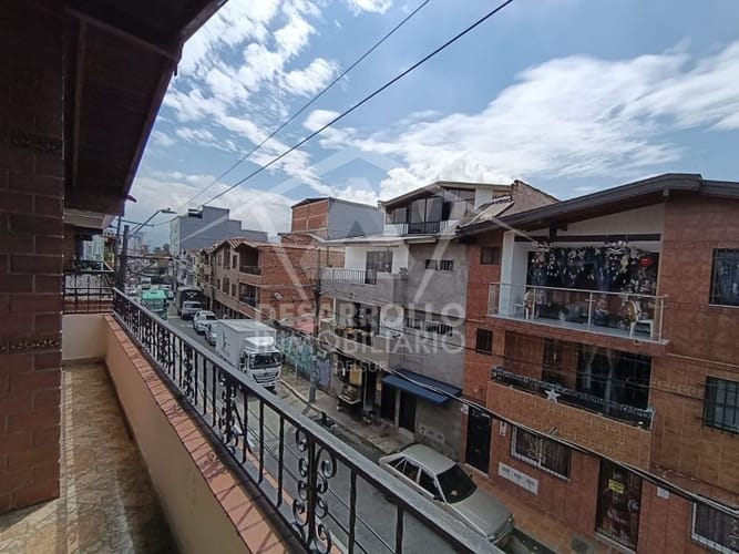 Edificio en venta en La Independencia, Itagüí, 469 m² · foto 2 de 15