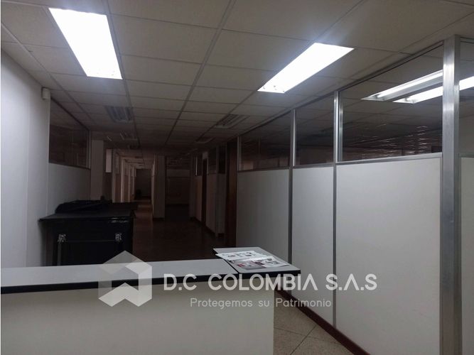 Local en venta en La Candelaria, Medellín, 726 m² · foto 3 de 21