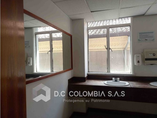 Local en venta en La Candelaria, Medellín, 726 m² · foto 4 de 21