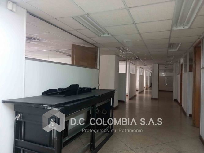 Local en venta en La Candelaria, Medellín, 726 m² · foto 7 de 21