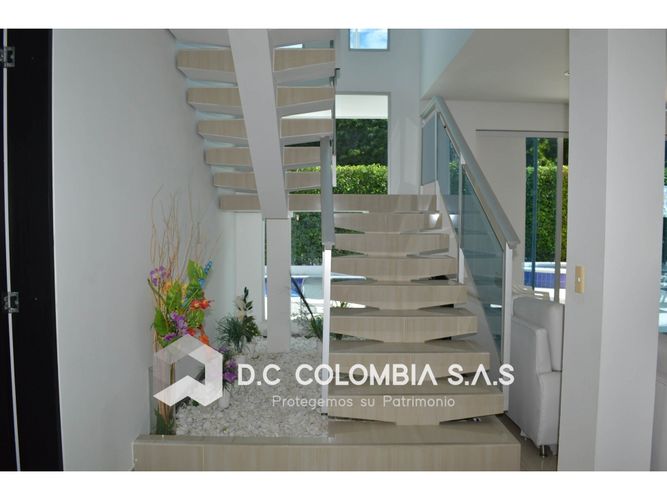 Casa de 5 alcobas en venta en Cn. Tierra Linda, Girardot, 321 m² · foto 2 de 13